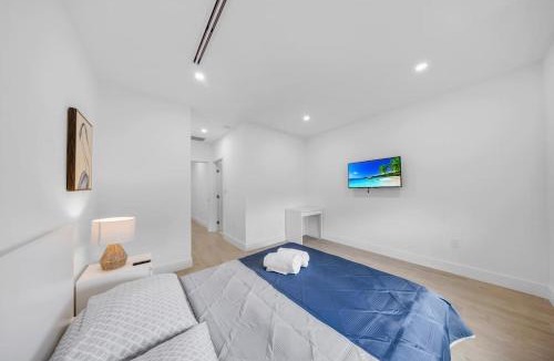 Allapattah Villa | Up to 12 guests! Modern Villa near Wynwood 29!