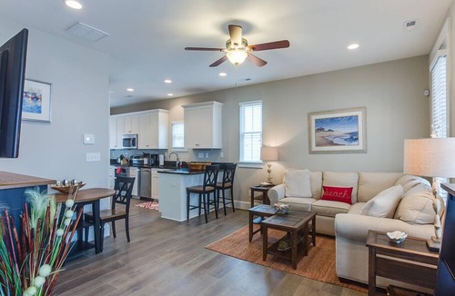 Northeast Virginia Beach House | Updated 2BR pet-friendly townhouse near beach, boardwalk, dining, and parking.