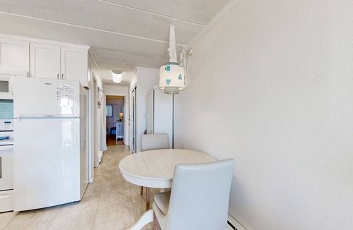 Midtown Ocean City Condo | Updated Constellation House Condo w/Oceanfront Balcony, Walk to Restaurants