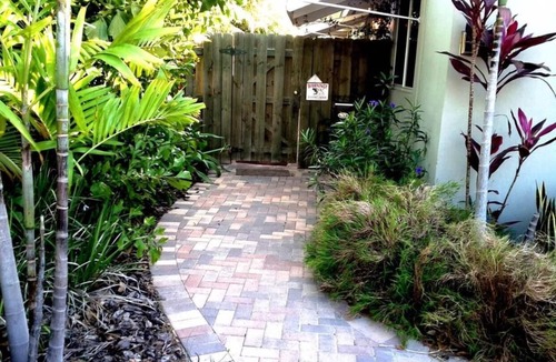Royal Poinciana House | Updated Hollywood Classic off historic golf course & Downtown & Beaches &.