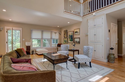 Tisbury Cottage | Updated Martha's Vineyard home with jetted tub, fireplace - close to ferry terminal
