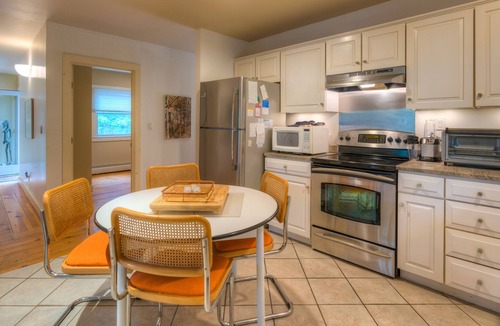 Tisbury Cottage | Updated Martha's Vineyard home with jetted tub, fireplace - close to ferry terminal
