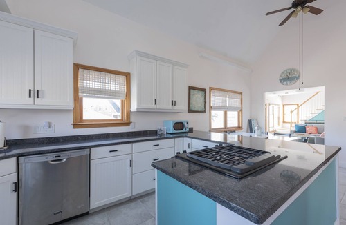 Newburyport House | Updated & spacious 4bd/2bth on Plum Island - 2 min walk to beach