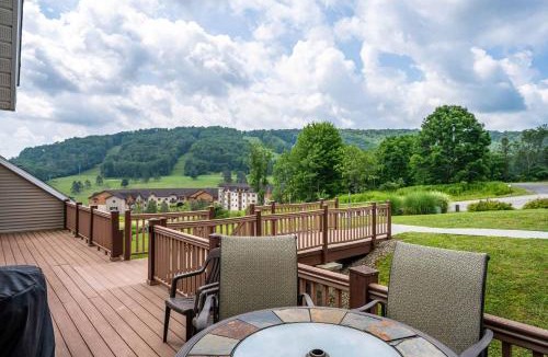 Ellicottville House | Updated townhome - Walk to Holiday Valley