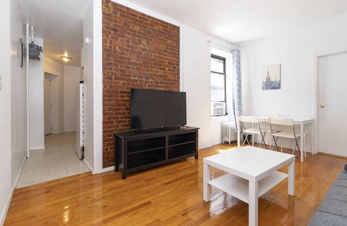 Upper East Side Apartment | Upper East Two BR near Central Park NYC