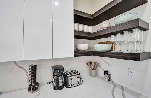 Lake Ridge House | Upscale 4 Bdrm Retreat - Mins to Las Olas Beach