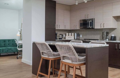 Downtown Boston Apartment | Upscale 4BR Penthouse with Gym & Parking near Boston Common, MGH & TUFTS. Sleeps
