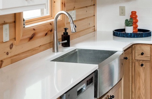 McHenry Cabin | Upscale 5BR Cabin at Deep Creek - 4 King Suites + Hot Tub & Dog Friendly