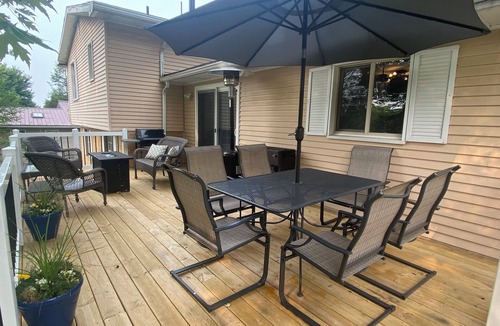 Morgantown House | Upscale house with deck, yard - walk to Stadium and 10 minutes to Downtown!