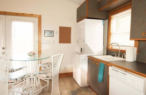Northeast Virginia Beach Villa | Upstairs 1Br Beach Apartment in the Heart of the Vibe District 5 Minute Stroll to Beach 1480
