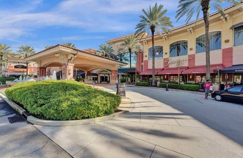 Poinciana Park Apartment | Urban Escape 1BR Near Las Olas