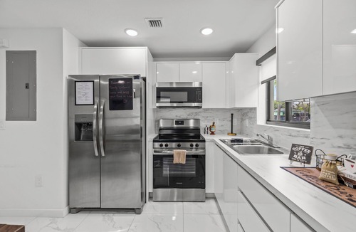 West Little River House | Urban Sabor Casa @Little River Miami-Centrally Located