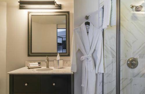 West End Hotel | The Boxer Deluxe King Room