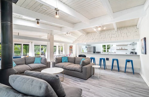 Hendricks and Venice Isles Apartment | PRIVATE OASIS 7 BEDROOM-6 BATH FOR 15 GUESTS