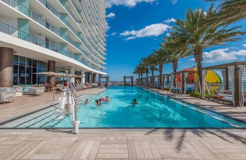 Hollywood South Central Beach Condo | 81 m² Condo ∙ 1 bedroom ∙ 4 guests