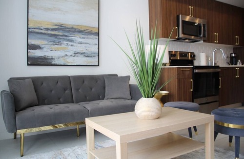 Overtown Condo | Vaca Rentalz Miami 1BR/1BA Rooftop Pool