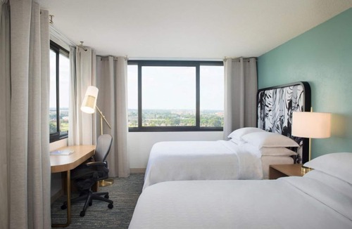 Seybold Hotel | Vacation Starts Here! 2 Elegant Units, On-site Pool, Minutes to Wynwood!