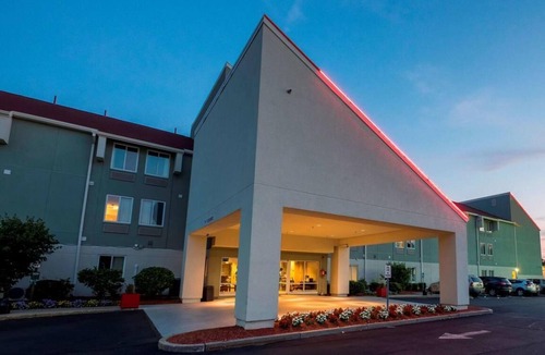 Saugus House | Vacation Starts Here! Pet Friendly Property, Near Logan Airport!