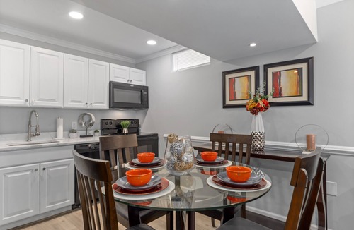 Waldorf House | Valencia Royale ~ Luxe 2BR Private Suite ~ MGM, National Harbor, DC MD VA