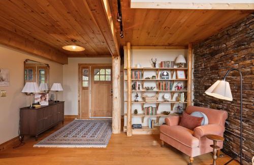Windham Ski Chalet | Velvet Timber Haus | HotTub, Sauna, Firepit, Games