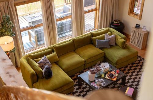 Windham Ski Chalet | Velvet Timber Haus | HotTub, Sauna, Firepit, Games