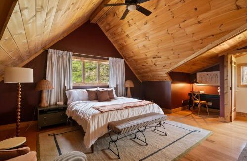 Windham Ski Chalet | Velvet Timber Haus | HotTub, Sauna, Firepit, Games