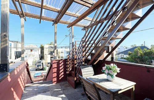 Venice Apartment | Venice Beach 2BR w/Private Rooftop