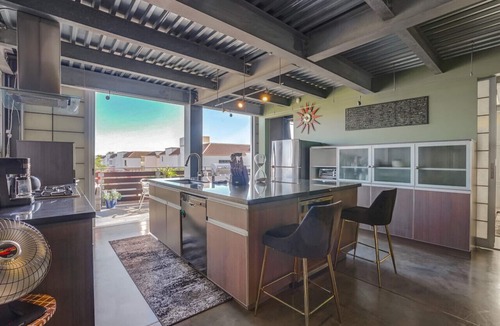 Venice Villa | Venice CA `The Steel Rose` Modern Flat Townhouse
