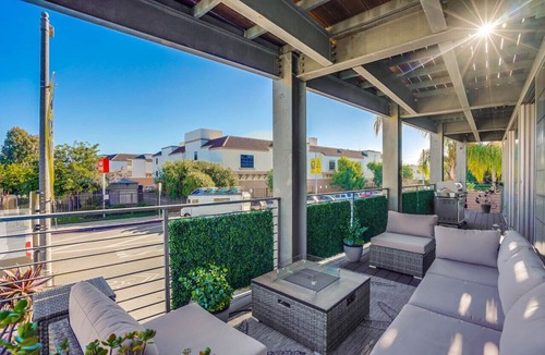 Venice Villa | Venice CA `The Steel Rose` Modern Flat Townhouse