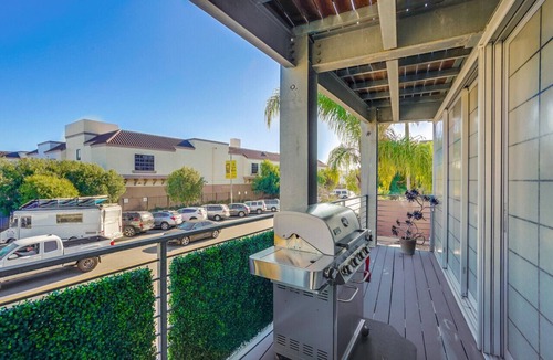 Venice Villa | Venice CA `The Steel Rose` Modern Flat Townhouse