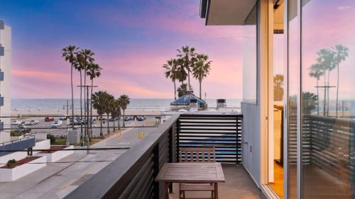 Venice House | Venice View by AvantStay