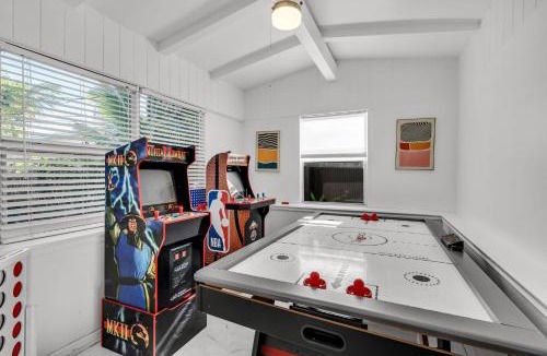 Middle River Terrace House | Ventur Tropical with Elite Pool & Ultimate Fun Zone