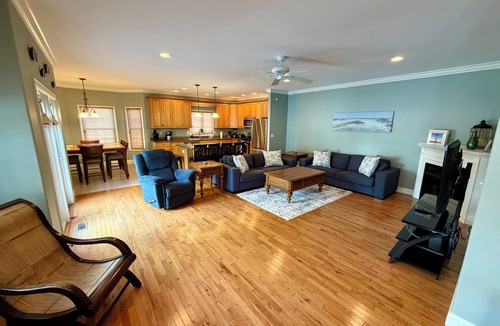 Wildwood Crest House | Very unique, there are two townhouses that share a pool area