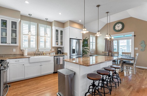 Northeast Virginia Beach House | Vibe District Beach House/Walk To Oceanfront