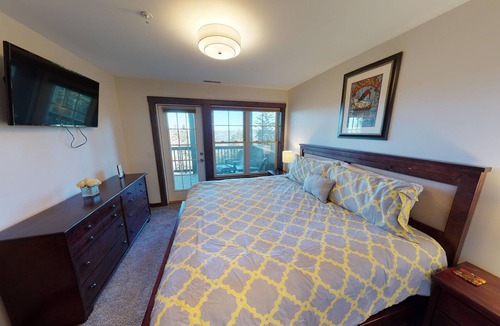 Edray House | Vibrant 8BR Retro Rendezvous with Game Room by RedAwning