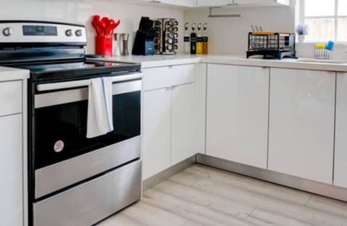North Andrews Gardens House | Vibrant Family Home w/ Hot Tub, BBQ, & Kids' Park
