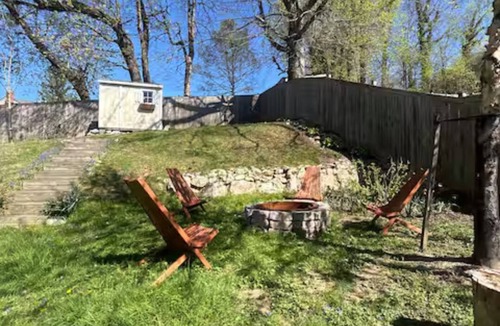 Wheaton House | Vibrant haven in Silver Spring near Metro & shops with relaxing outdoor space
