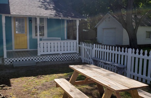 Hampton House | Vibrant, Historical Escape in Phoebus!