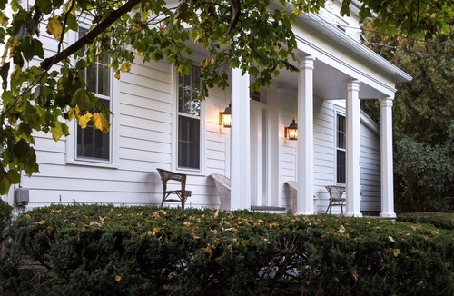 Valatie House | Vic at Spring Hill Estate