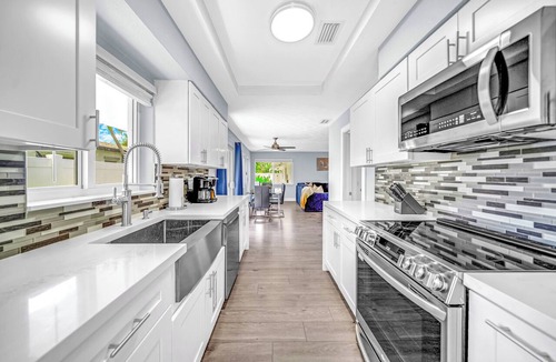 Victoria Park Apartment | Victoria Park Gem! 1 Mile to Las Olas & Beach!