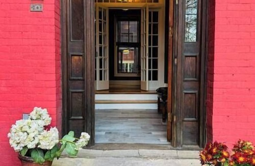 Allegheny-West House | Victorian home on Western Ave, Walk to PNC Park, Stage AE & Acrisure