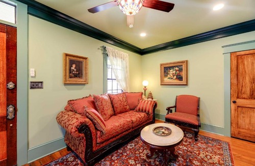 New Bern Apartment | Victorian Vacation Rental Apt in Downtown New Bern