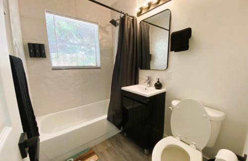Pompano Beach Apartment | Villa#4 House in Pompano at 4 minutes from the beach!