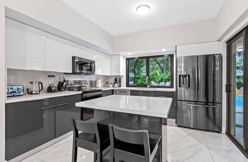 Golden Glades Villa | Villa Altaire | Pool | Mini Golf | Beach Fire Pit
