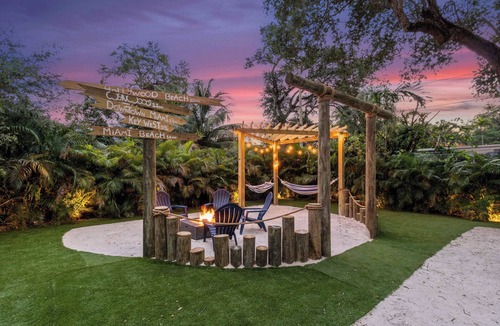 Golden Glades Villa | Villa Altaire | Pool | Mini Golf | Beach Fire Pit