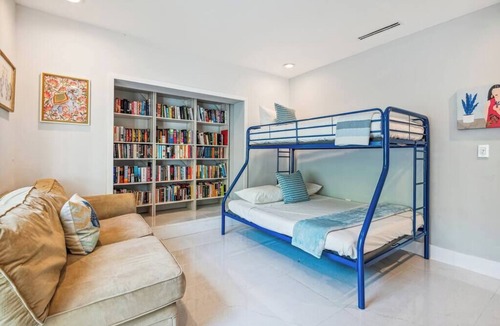 Southwest Coconut Grove House | Villa Amalfi - Stylish 3/2 in heart of Coco Grove