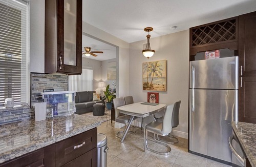Middle River Terrace House | Villa Amor free parking-pet friendly/close to beach