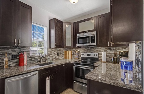 Middle River Terrace House | Villa Amor free parking-pet friendly/close to beach