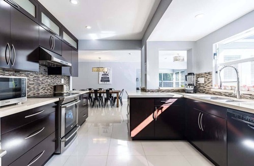 Coral Ridge House | Villa Aura Heated Pool 4 Bedrooms 6 mins to Ocean