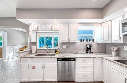 Lauderdale-by-the-Sea House | Villa Avalon VERY close to beach 3 BDR